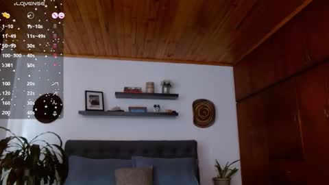 VICTORIA MARTELO online show from October 23, 2025, 12:04 pm