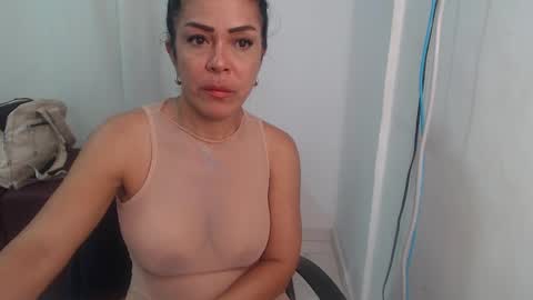 Snapshot of victoria_milf06 chatting on January 31, 2025, 9:37 am victoria online show from January 31, 2025, 9:37 am