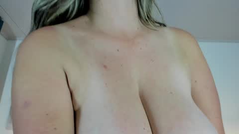 victoria_queen2 online show from February 4, 2025, 4:26 am