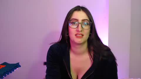 Victoria online show from March 1, 2025, 9:15 pm