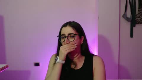 Victoria online show from November 10, 2025, 9:25 pm