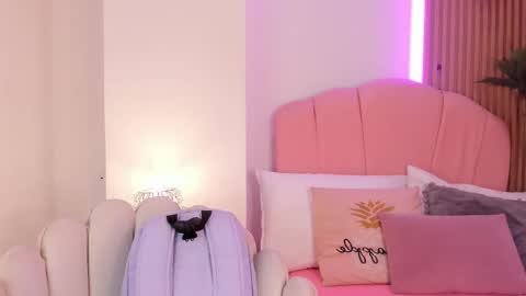 victoria  online show from December 4, 2025, 11:30 am