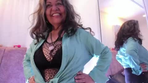 victoriaa_anderson_ online show from April 16, 2026, 1:56 pm