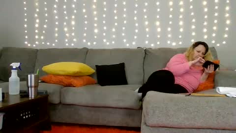 Snapshot of victoriaandjesse chatting on December 6, 2024, 2:38 pm Victoria and Jesse online show from December 6, 2024, 2:38 pm