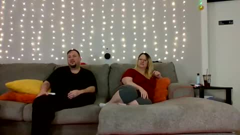 Snapshot of victoriaandjesse chatting on December 25, 2024, 5:16 am Victoria and Jesse online show from December 25, 2024, 5:16 am