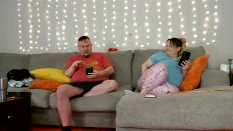 Snapshot of victoriaandjesse chatting on January 24, 2025, 3:22 am Victoria and Jesse online show from January 24, 2025, 3:22 am