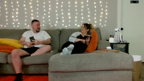 Snapshot of victoriaandjesse chatting on February 1, 2025, 6:43 am Victoria and Jesse online show from February 1, 2025, 6:43 am