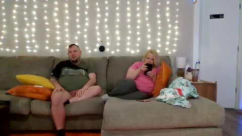Snapshot of victoriaandjesse chatting on March 1, 2025, 5:16 pm Victoria and Jesse online show from March 1, 2025, 5:16 pm