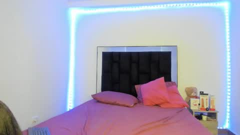 VICTORIA online show from March 12, 2025, 10:39 pm