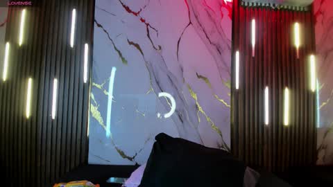 Victoria  online show from November 6, 2025, 8:32 pm