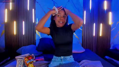 Victoria  online show from November 7, 2025, 8:42 pm