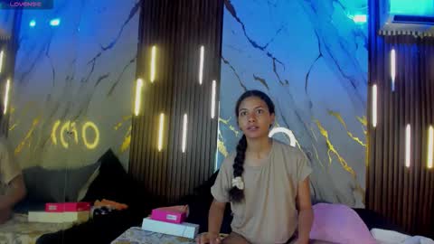 Victoria  online show from November 10, 2025, 8:41 pm