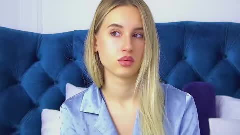 Snapshot of victoriahopson chatting on October 12, 2025, 6:45 am Victoria online show from October 12, 2025, 6:45 am