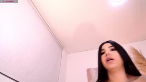 Victoria online show from December 1, 2025, 11:54 pm