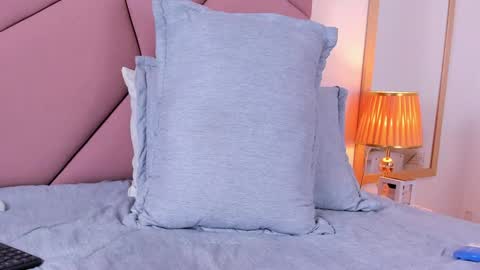 Snapshot of victoriaross1 chatting on January 19, 2025, 11:10 pm VictoriaRoss online show from January 19, 2025, 11:10 pm