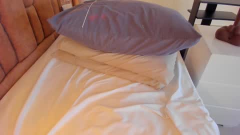 Victoria  online show from March 9, 2025, 5:28 pm