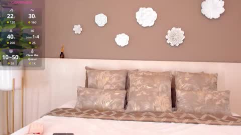 Victoria Shelby  online show from October 25, 2025, 12:13 pm