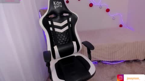 V  I C  T O R I A  online show from November 19, 2025, 6:41 pm