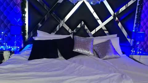 victtoria lee online show from December 22, 2025, 7:55 pm