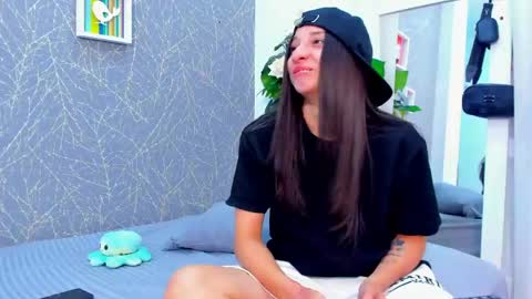 viictoriiasaenz online show from June 6, 2026, 3:33 am