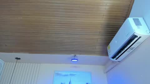 Viiolett online show from February 28, 2025, 7:35 pm