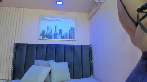 Viiolett online show from March 12, 2025, 8:10 pm