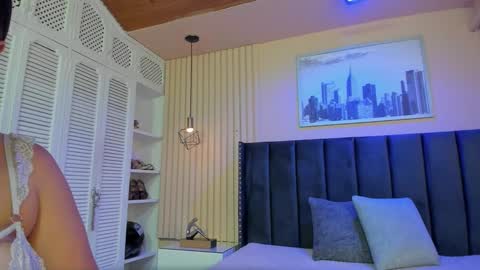 Viiolett online show from November 28, 2025, 8:11 pm