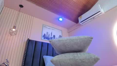 Viiolett online show from February 20, 2026, 8:09 pm