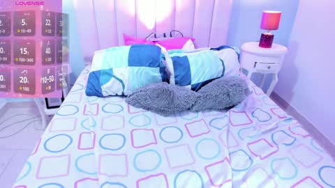 Violet online show from December 10, 2024, 4:38 pm