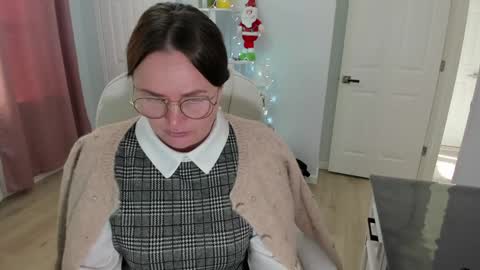 Ukrainian-woman online show from December 13, 2024, 6:59 pm