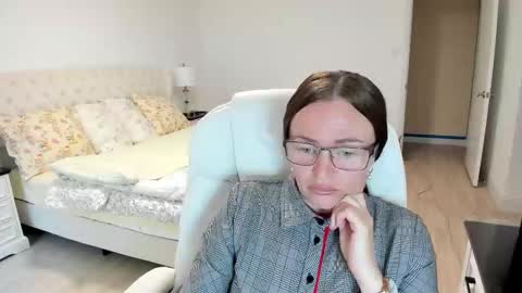 Ukrainian-woman online show from September 13, 2025, 3:12 pm