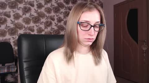 Snapshot of vikaericka chatting on December 6, 2024, 2:46 am Vika online show from December 6, 2024, 2:46 am