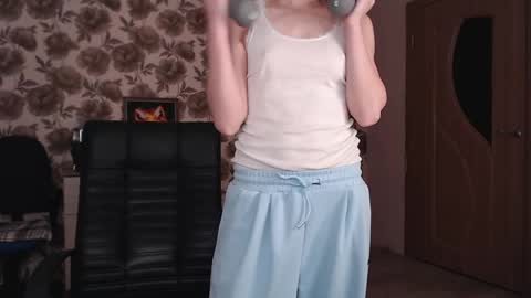 Snapshot of vikaericka chatting on February 10, 2025, 5:52 pm Vika online show from February 10, 2025, 5:52 pm