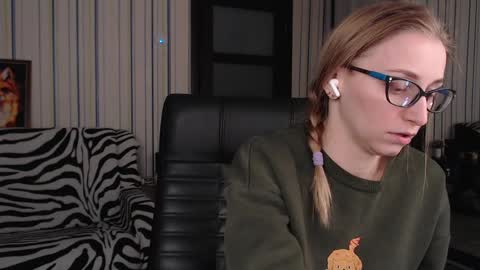 Snapshot of vikaericka chatting on March 12, 2025, 1:03 am Vika online show from March 12, 2025, 1:03 am