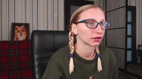 Snapshot of vikaericka chatting on October 16, 2025, 11:33 am Vika online show from October 16, 2025, 11:33 am