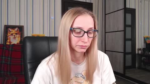 Snapshot of vikaericka chatting on November 12, 2025, 8:30 pm Vika online show from November 12, 2025, 8:30 pm