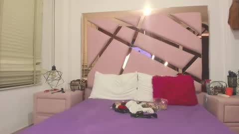 vikiTomson online show from January 16, 2025, 3:35 pm