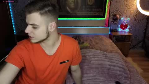 Snapshot of vikki_and_george chatting on March 6, 2025, 7:54 pm vikki and george online show from March 6, 2025, 7:54 pm