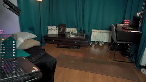 Snapshot of viktor_secret chatting on October 19, 2025, 4:24 am fansly  VITEKsecret online show from October 19, 2025, 4:24 am