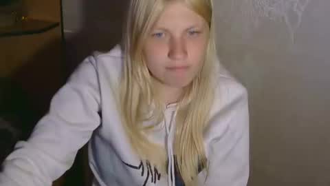 viktoria20502 online show from October 3, 2025, 8:28 pm