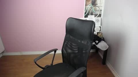 Snapshot of viktoria_lovely chatting on December 17, 2024, 9:28 am viktoria_lovely online show from December 17, 2024, 9:28 am