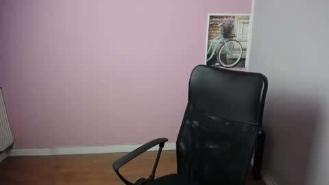 Snapshot of viktoria_lovely chatting on February 17, 2025, 6:20 am viktoria_lovely online show from February 17, 2025, 6:20 am