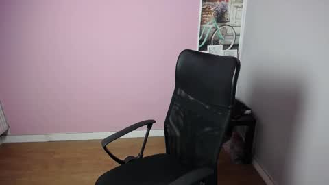 Snapshot of viktoria_lovely chatting on September 15, 2025, 6:24 am viktoria_lovely online show from September 15, 2025, 6:24 am