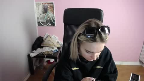 viktoria_lovely online show from May 22, 2026, 6:31 am