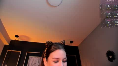 Victoria online show from October 15, 2025, 9:48 pm