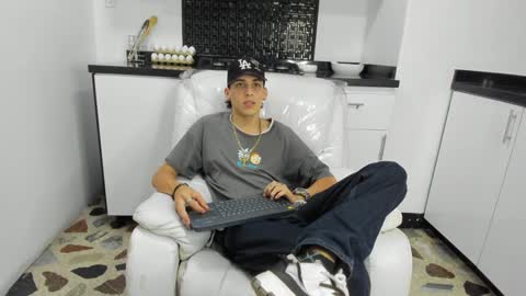 Snapshot of vincenthunter chatting on December 11, 2024, 9:45 pm Vincent online show from December 11, 2024, 9:45 pm