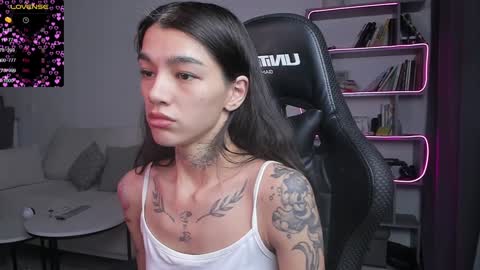 vinkitinkii online show from January 12, 2025, 10:02 am