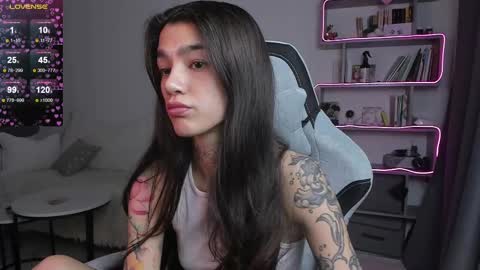 vinkitinkii online show from March 8, 2025, 6:21 am