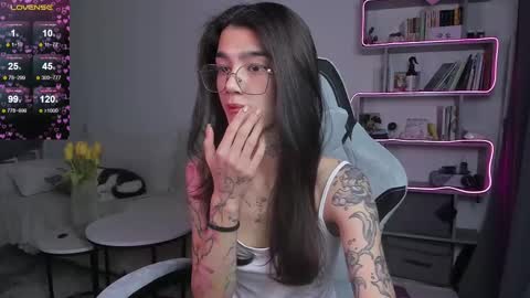 vinkitinkii online show from March 11, 2025, 6:43 am