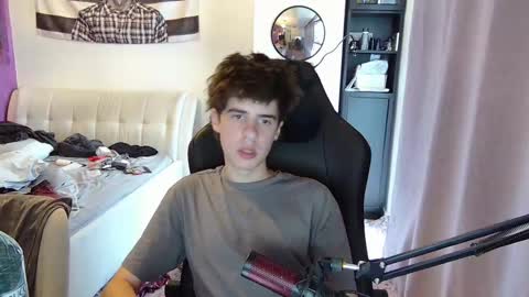 vinnie online show from September 12, 2025, 3:23 pm